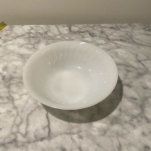 Anchor hocking swirl bowl